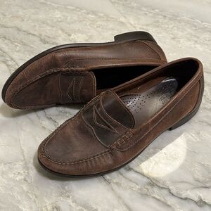 GH Bass men’s penny loafers size 9